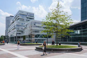 Dans-boven-het-busstation